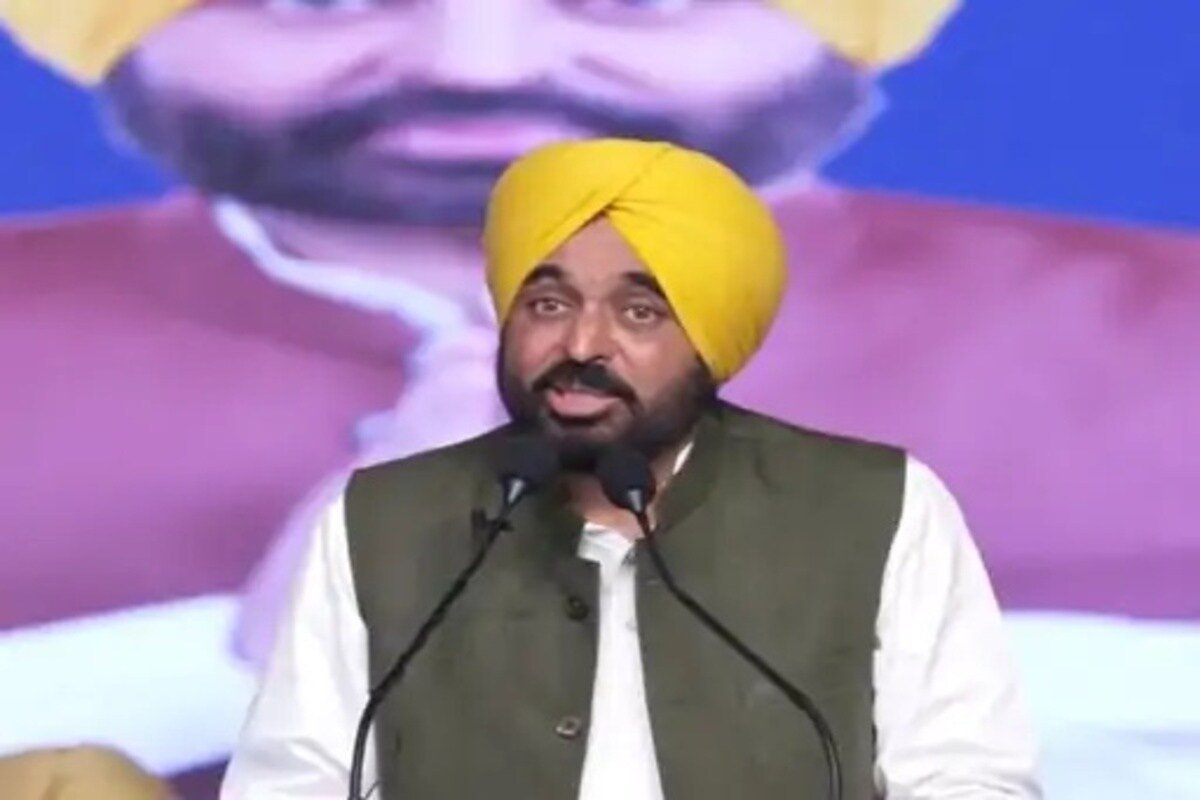 आयोजन के दौरान सीएम मान