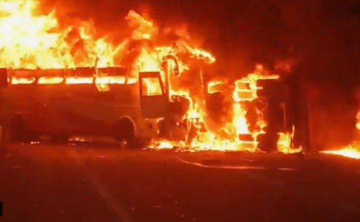 आग में जिंदा जले 8 लोग