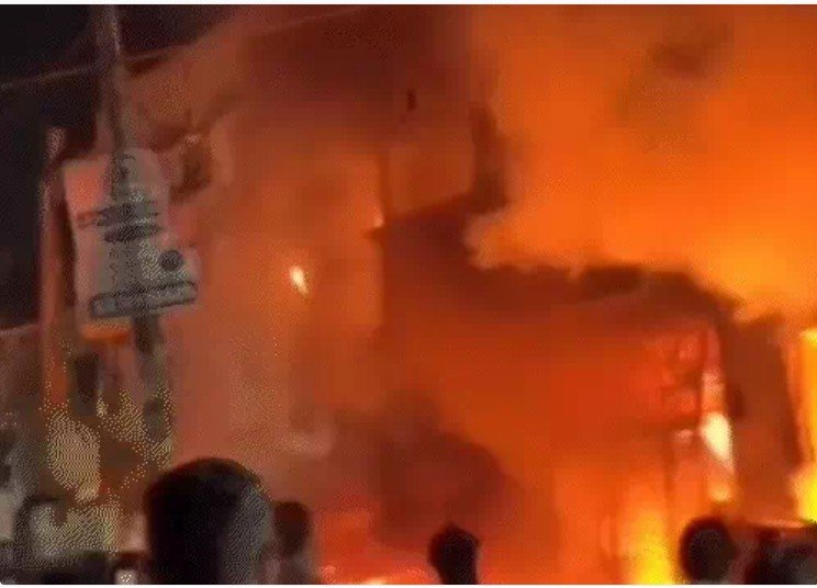 ईवी चार्जिग करते समय हादसा