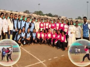 क्रिकेट खेलकर मनाया महिला दिवस