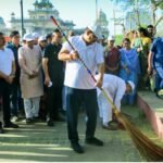 जयपुर की सड़कों पर झाड़ू लेकर उतरे CM भजनलाल
