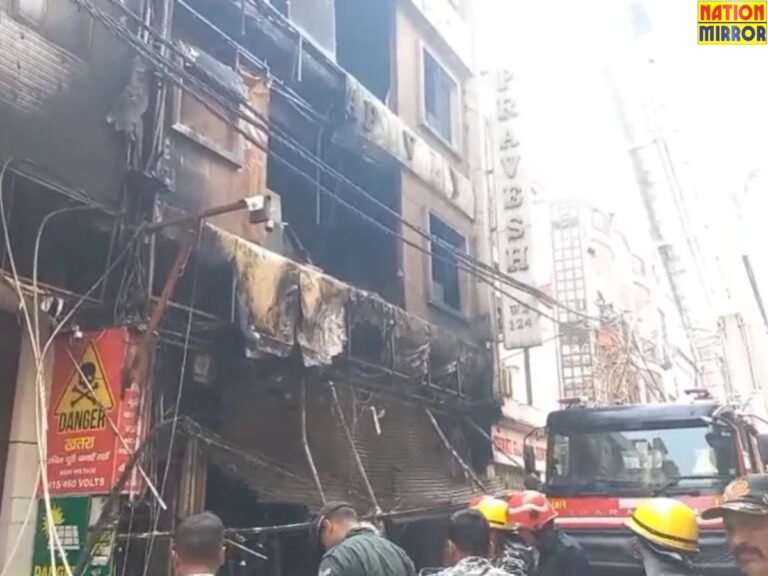 दिल्ली के पालम में 5 मंजील इमारत में लगी आग, 3 बच्चों समेत 9 लोगों की मौत