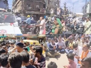 पुलिस अफसरों ने मौके पर पहुंचकर लोगों से बातचीत की।