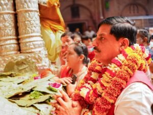 बांके बिहारी मंदिर पहुंचे CM डॉ मोहन