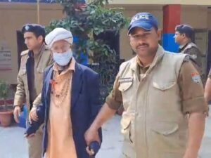 संदिग्ध बाबा को हिरासत में लिया