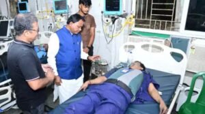 सीएम ने मरीजों से की मुलाकात