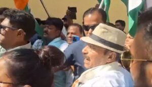 कांग्रेस उम्मीदवार अधीर रंजन चौधरी से धक्का-मुक्की