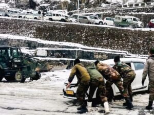 सिक्किम में फंसे टूरिस्ट