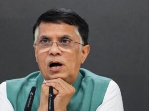 पवन खेड़ा के घर छापा