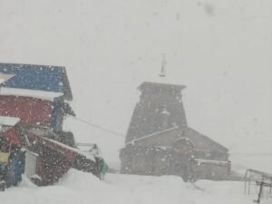 केदारनाथ धाम में बर्फबारी