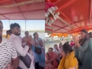 राधे-राधे गाते हुए पर्यटक