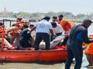 2 और मिली लाशें