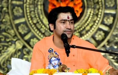 Dhirendra Shastri On Lenskart