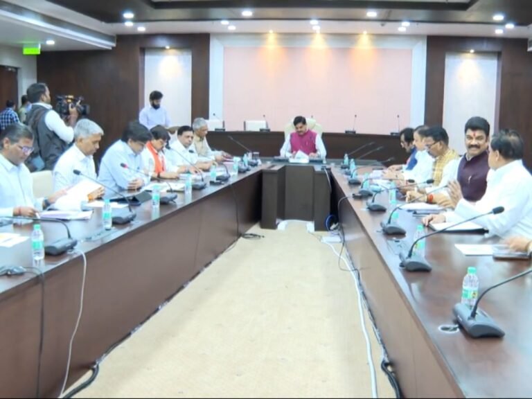 CM डॉ मोहन ने ली मंत्री मंडलीय समिति की बैठक