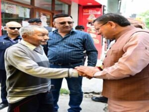 CM धामी ने अधिकारी की लगाई क्लास