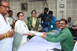 ममता ने भवानीपुर सीट से भरा नामांकन