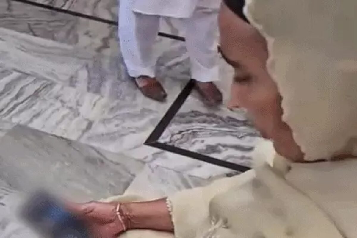 सीएम मान ने फ़ोन पर बात करती हुई महिला