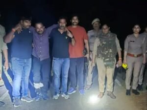 आरोपी के पैर में पुलिस ने गोली मारी।