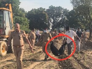 आरोपी रामू के खेत से पुलिस ने मृतक ओमवीर का नर कंकाल बरामद किया।