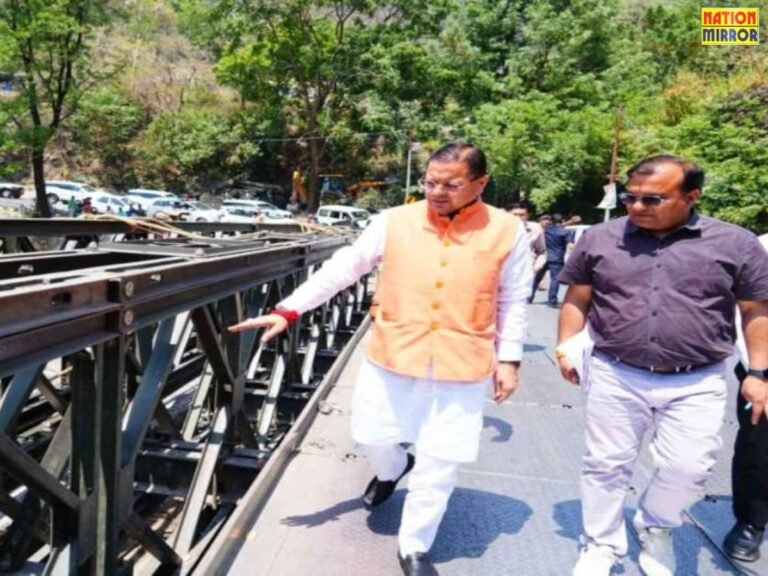 खुद जमीन पर उतरे सीएम धामी