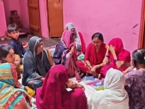 नितिन की मौत के बाद उसकी मां बेसुध हो गईं।