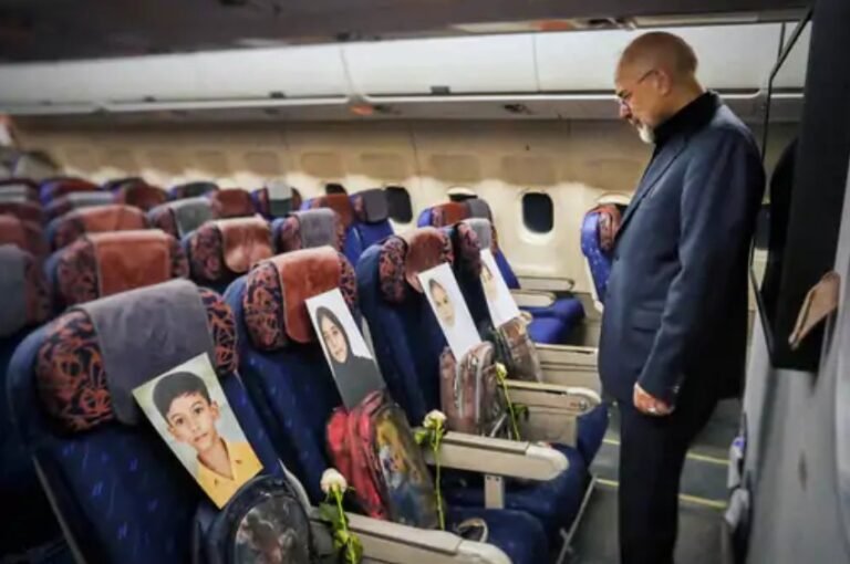 बच्चों की तस्वीर लेकर पहुंचे ईरानी सांसद