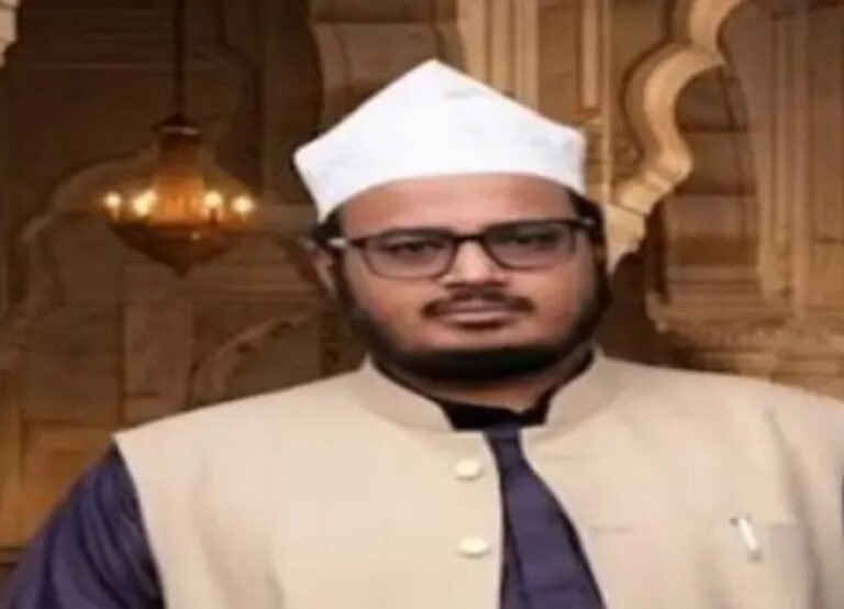 मौलाना बर्खास्त