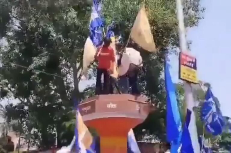 Agra Parshuram Chowk controversy