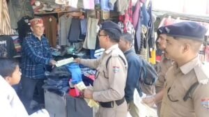 टीम ने लोगों को किया जागरुक